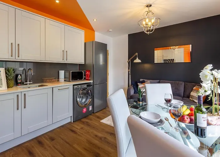 Bright Cheery 4 Bd Apartment By Brighton Station