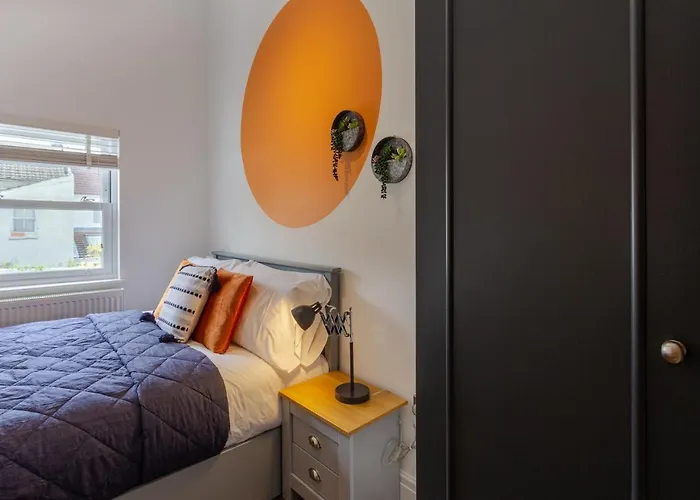 Bright Cheery 4 Bd Apartment By Brighton Station