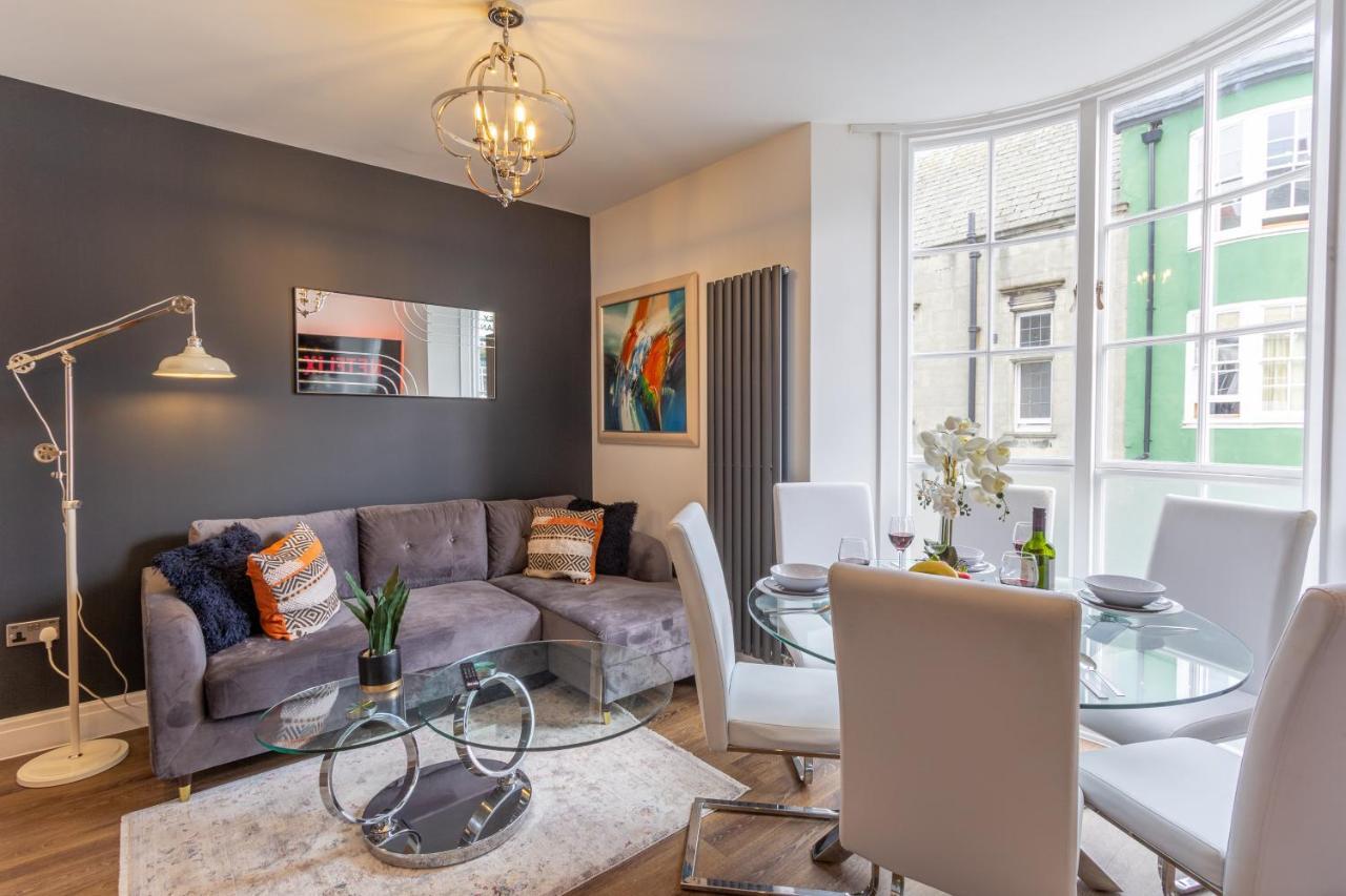 Bright Cheery 4 Bd By Station Apartment