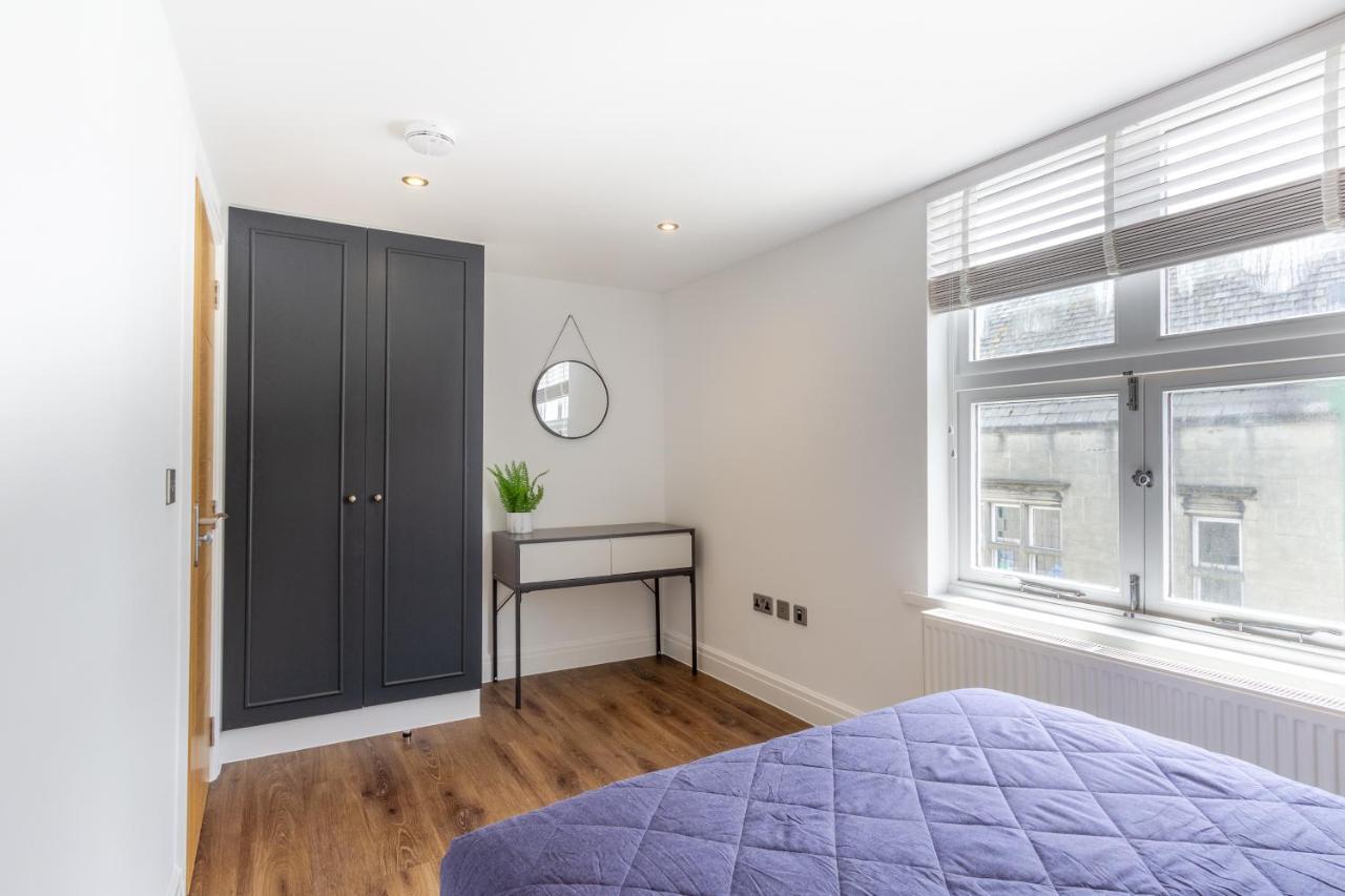 Bright Cheery 4 Bd By Station Apartment