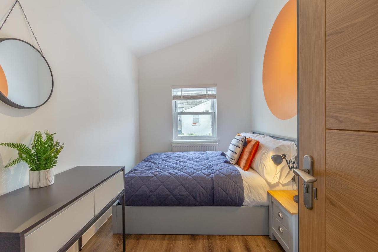 Bright Cheery 4 Bd By Station Apartment
