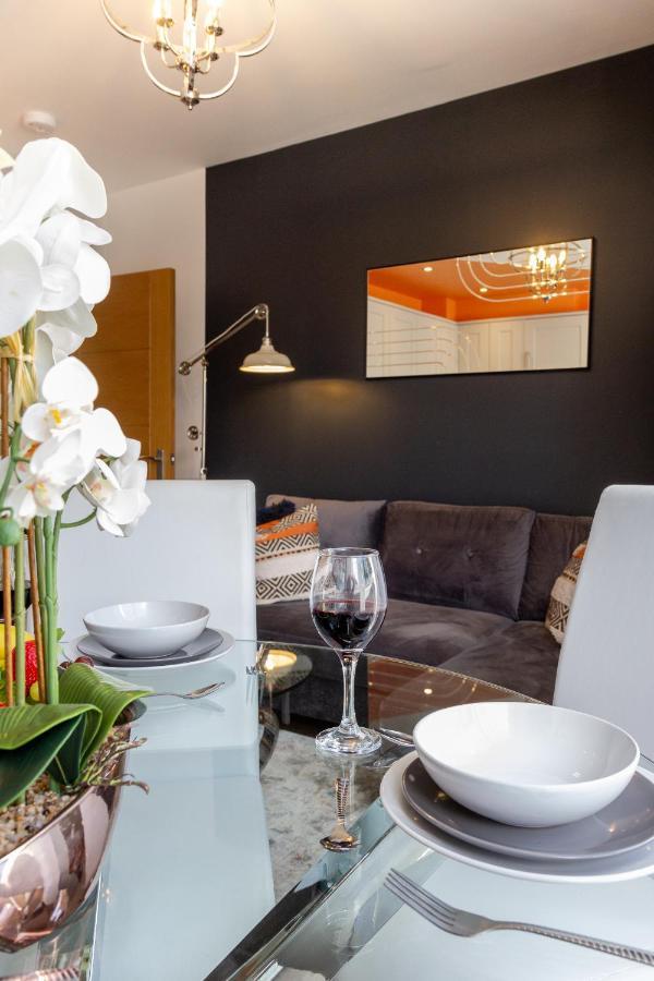 Bright Cheery 4 Bd By Station Apartment *