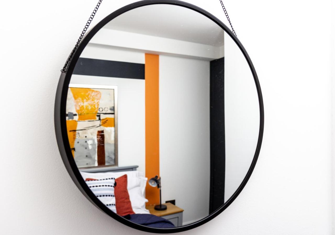 Bright Cheery 4 Bd By Station Apartment *