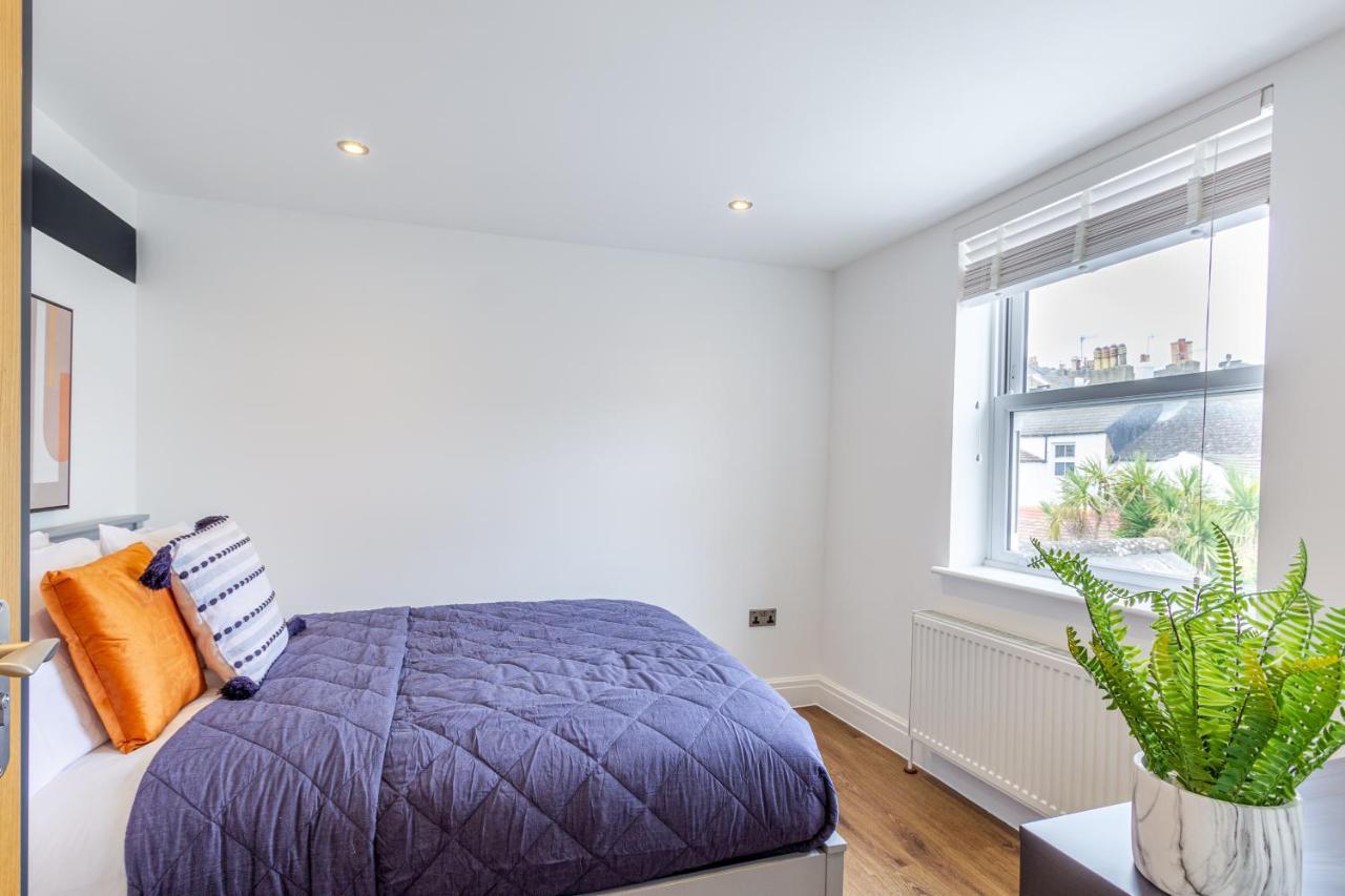 Bright Cheery 4 Bd By Station Apartment